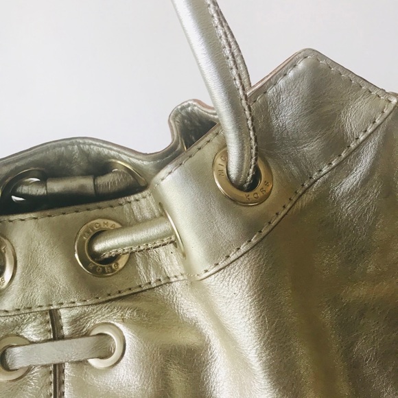 Michael Kors bag. - Picture 2 of 8